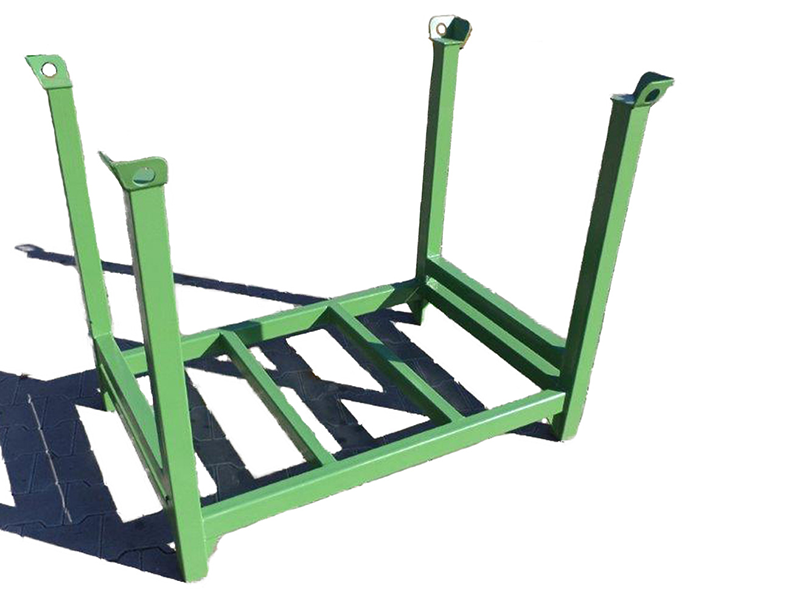 Rungepalette mit Stapeltellern und Kranösen